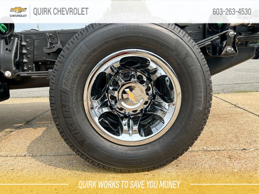 New 2026 Summit White Chevrolet Work Truck image 10
