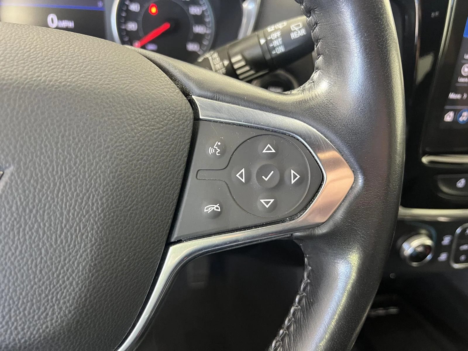 Used 2022 Silver Sage Metallic Chevrolet LT Cloth image 10