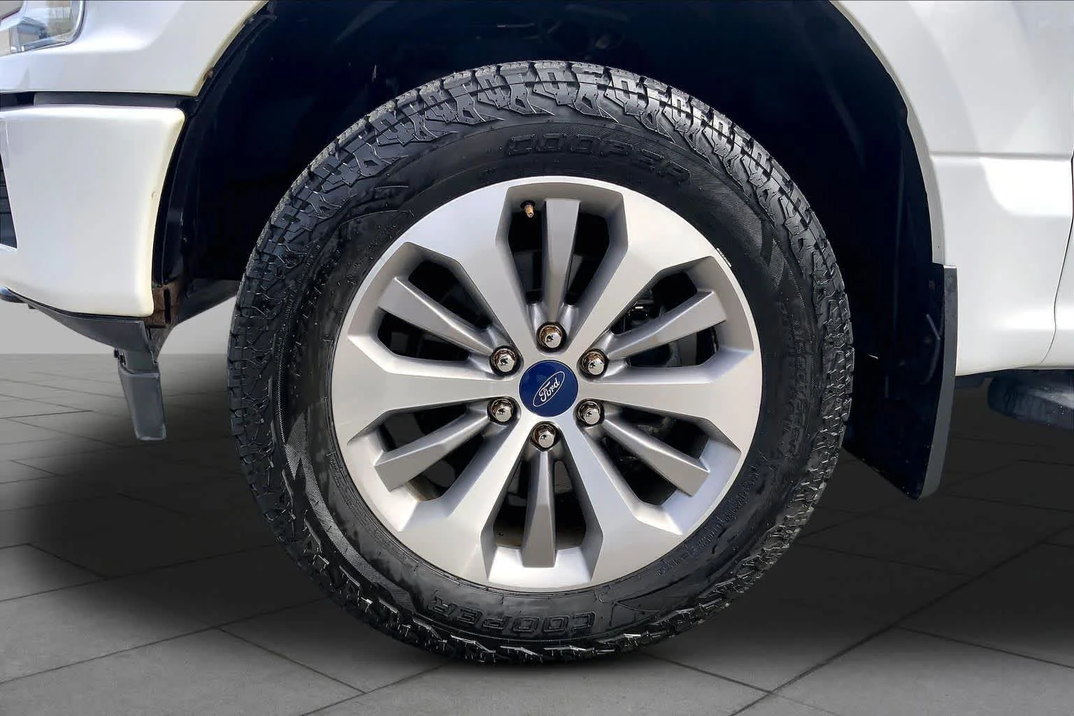 Used 2018 Oxford White Ford XL image 11