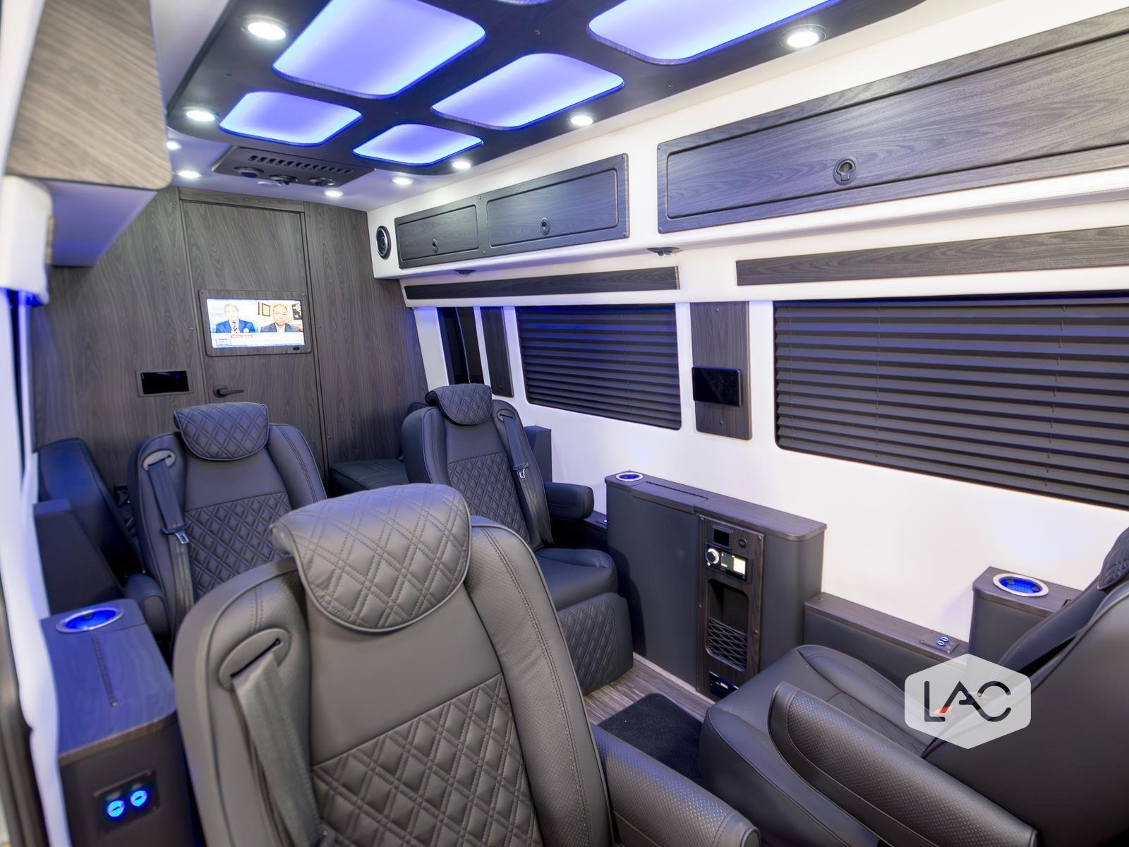 New 2026 WHITE OGV LUXURY COACH AWD (10OBA)1080 ANYWHERE w/ ADV PKG 2.1 image 7