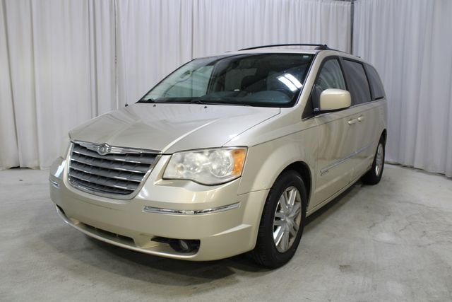 Used 2010 Gold Chrysler Touring image 32