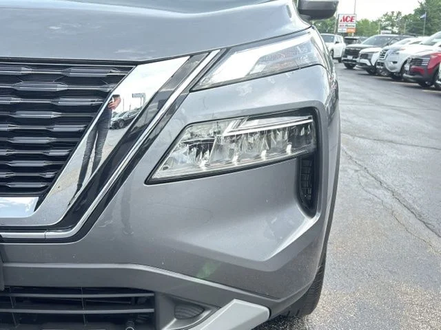 Used 2023 Gray Nissan SV image 14