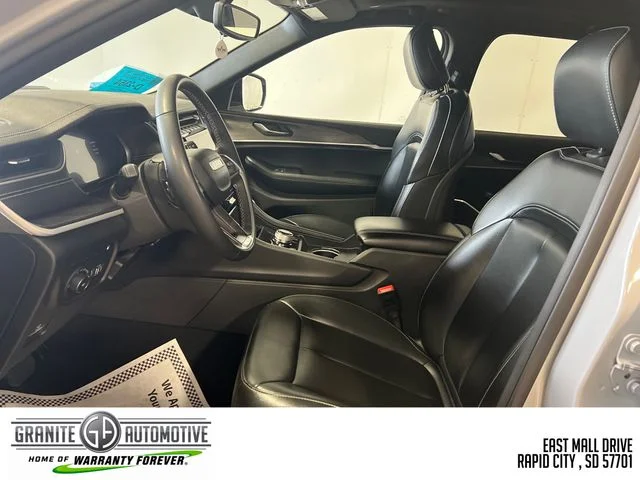 Used 2024 Silver Jeep 4xe image 18