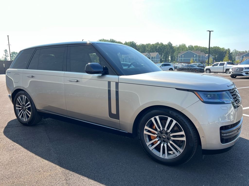 Used 2025 Gold Land Rover SE image 2