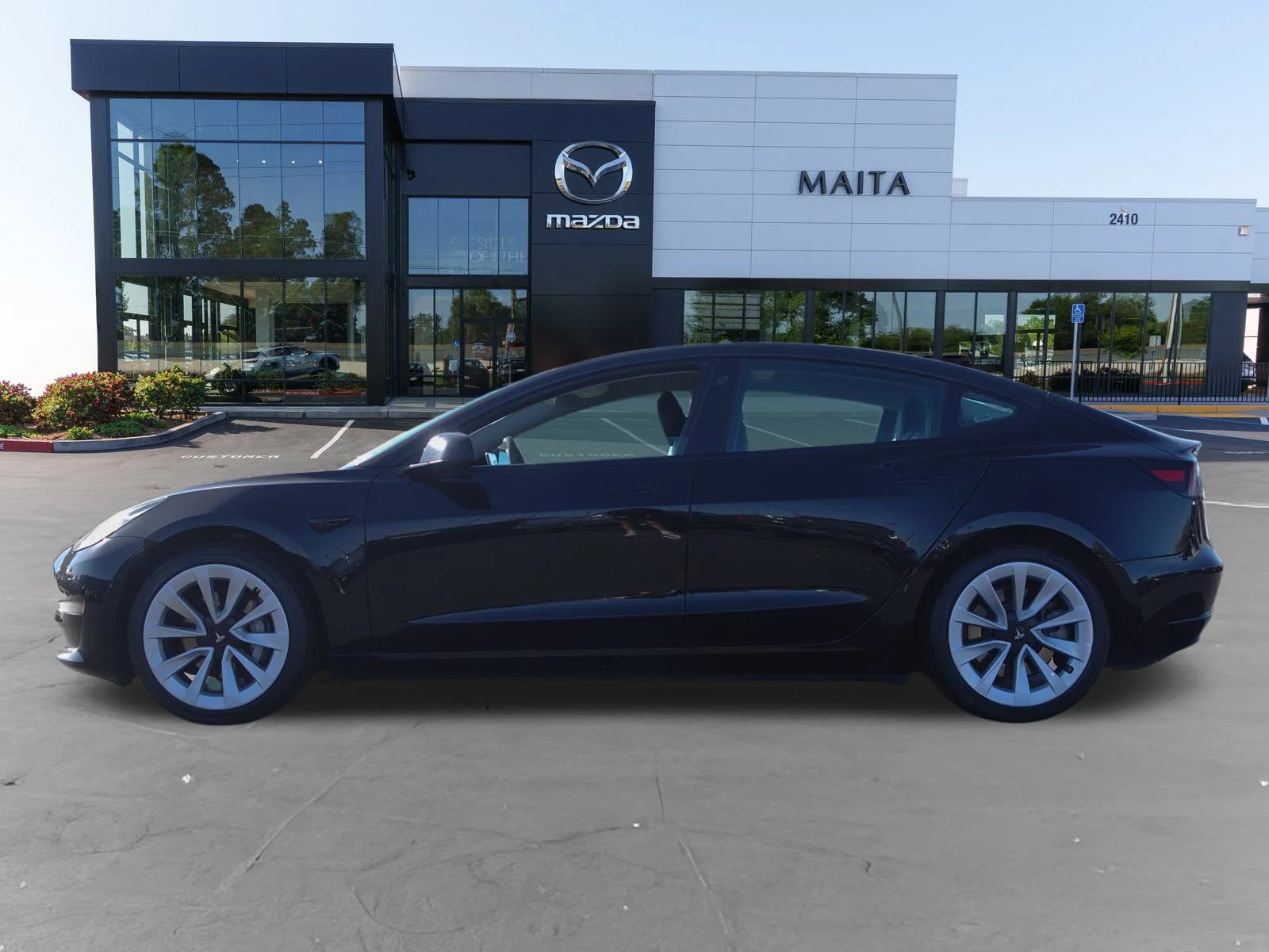 Used 2022 Solid Black Tesla Long Range image 6
