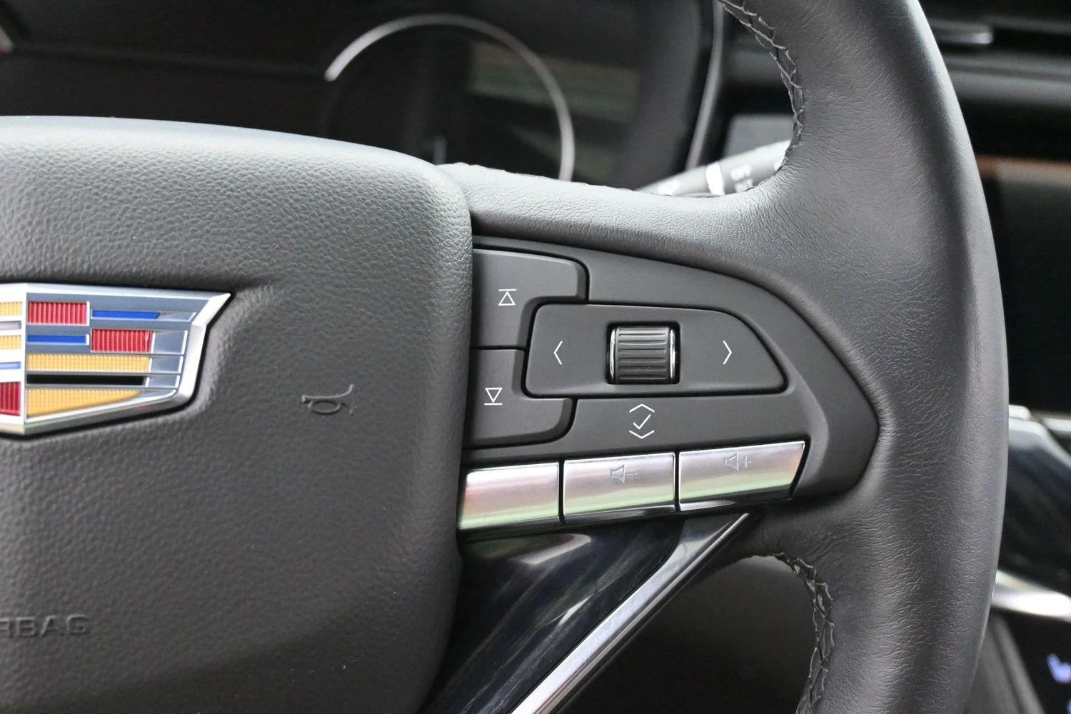 Used 2024 Argent Silver Metallic Cadillac Premium Luxury image 21