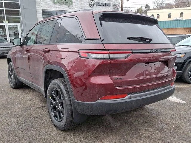 New 2026 Velvet Red Pearl-Coat Exterior Paint Jeep Altitude image 3
