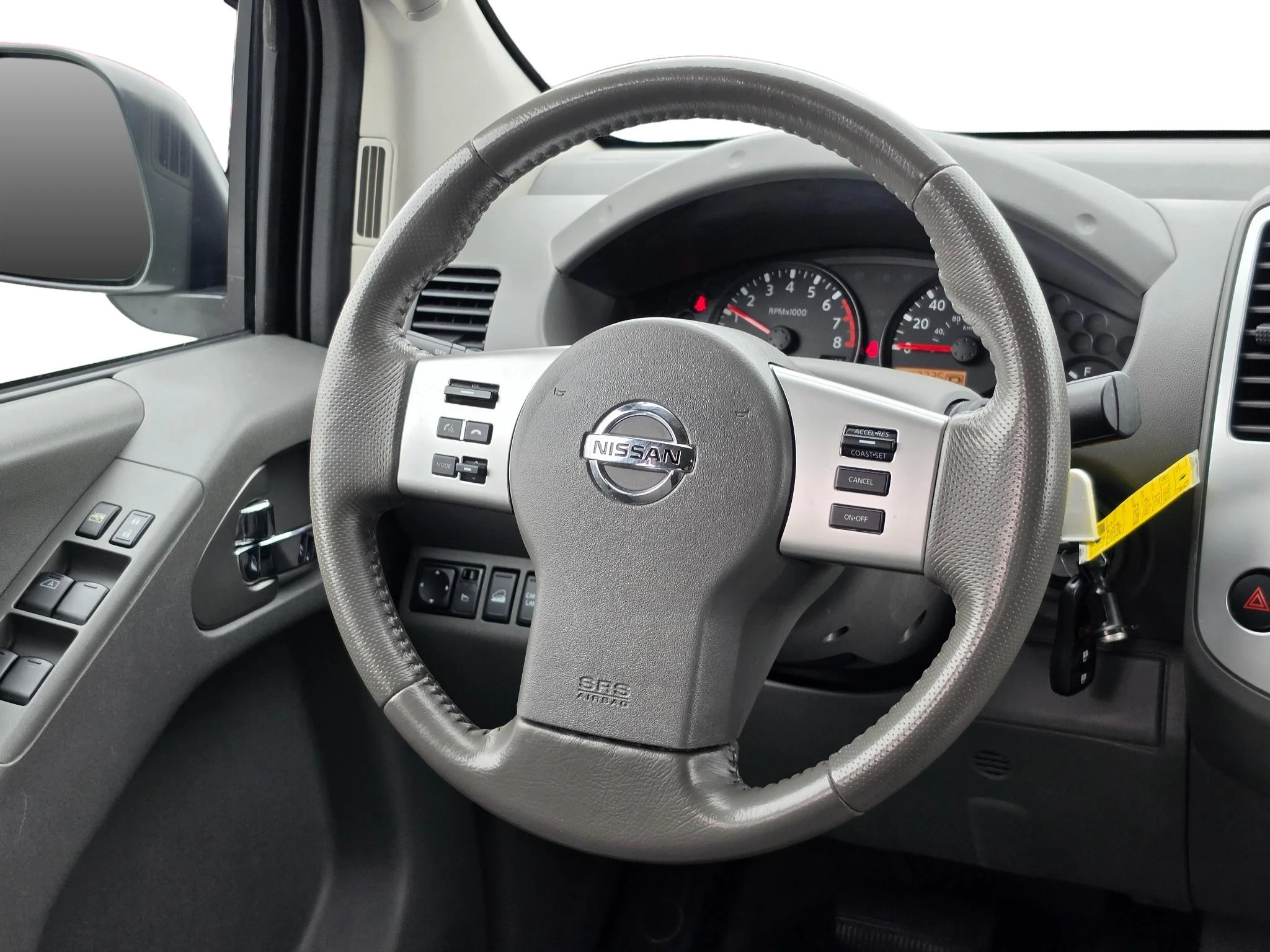 Used 2017 Glacier White Nissan SV V6 image 12