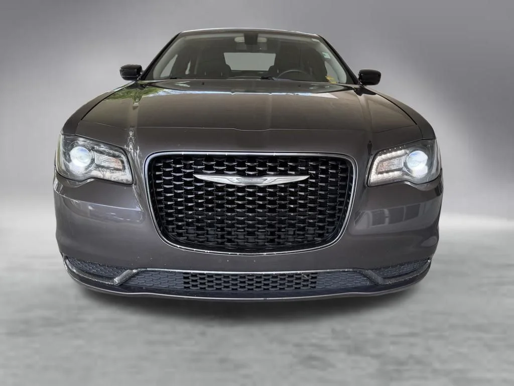 Used 2019 Gray Chrysler Touring image 13