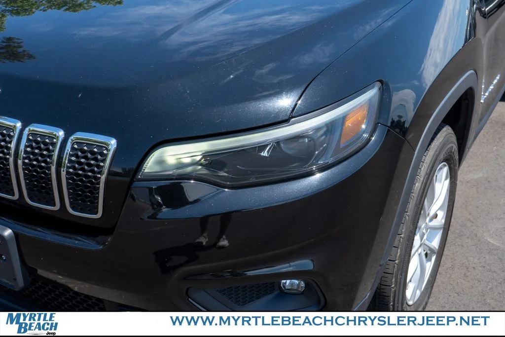 Certified Used 2022 Diamond Black Jeep Latitude Lux image 10