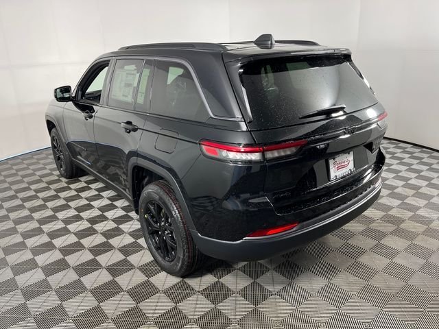 New 2026 Diamond Black Crystal Pearl-Coat Exterior Paint Jeep Altitude image 3