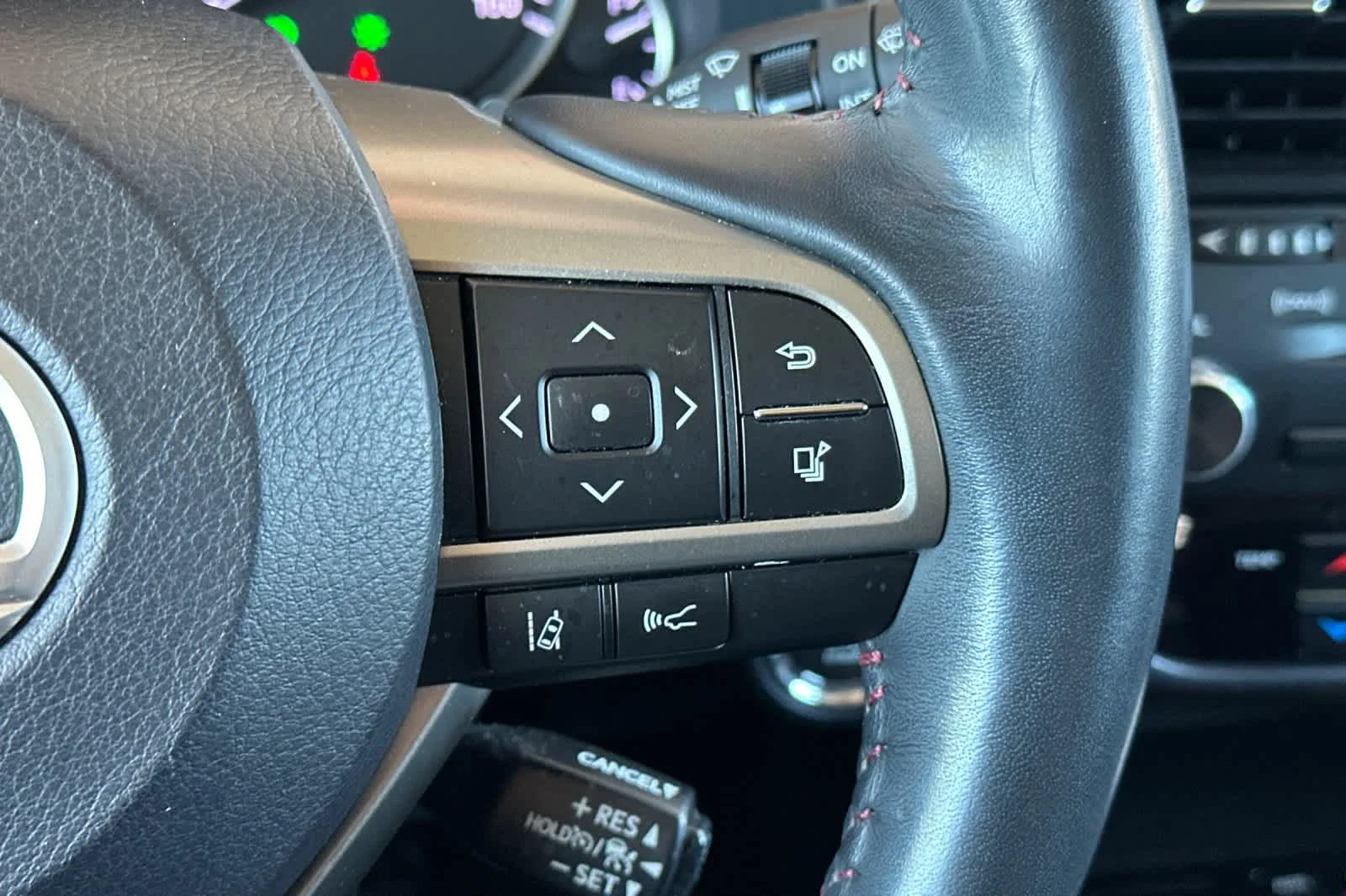 Used 2019 Eminent White Pearl Lexus  image 27