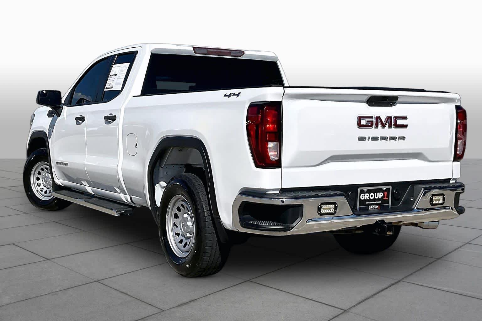 Used 2021 Summit White GMC  image 12