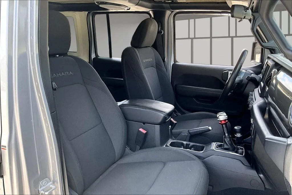 Used 2019 Silver Jeep Unlimited Sahara image 25