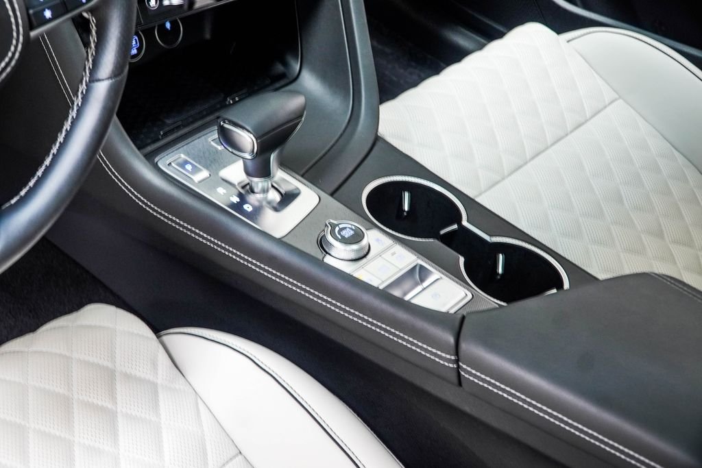 Used 2025 White Genesis 3.3T Sport Advanced image 21