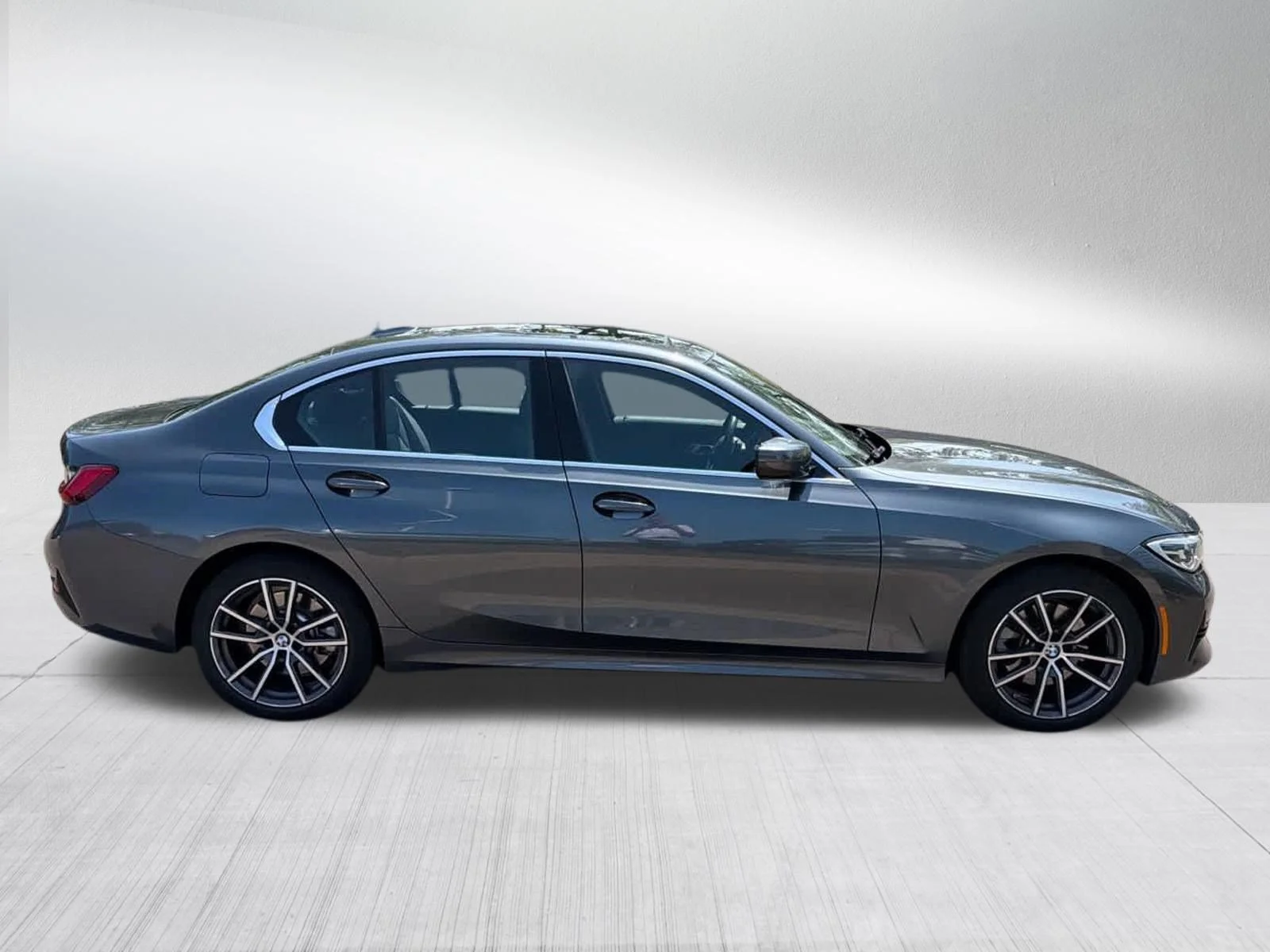 Used 2019 Mineral Gray Metallic BMW 330i xDrive image 4