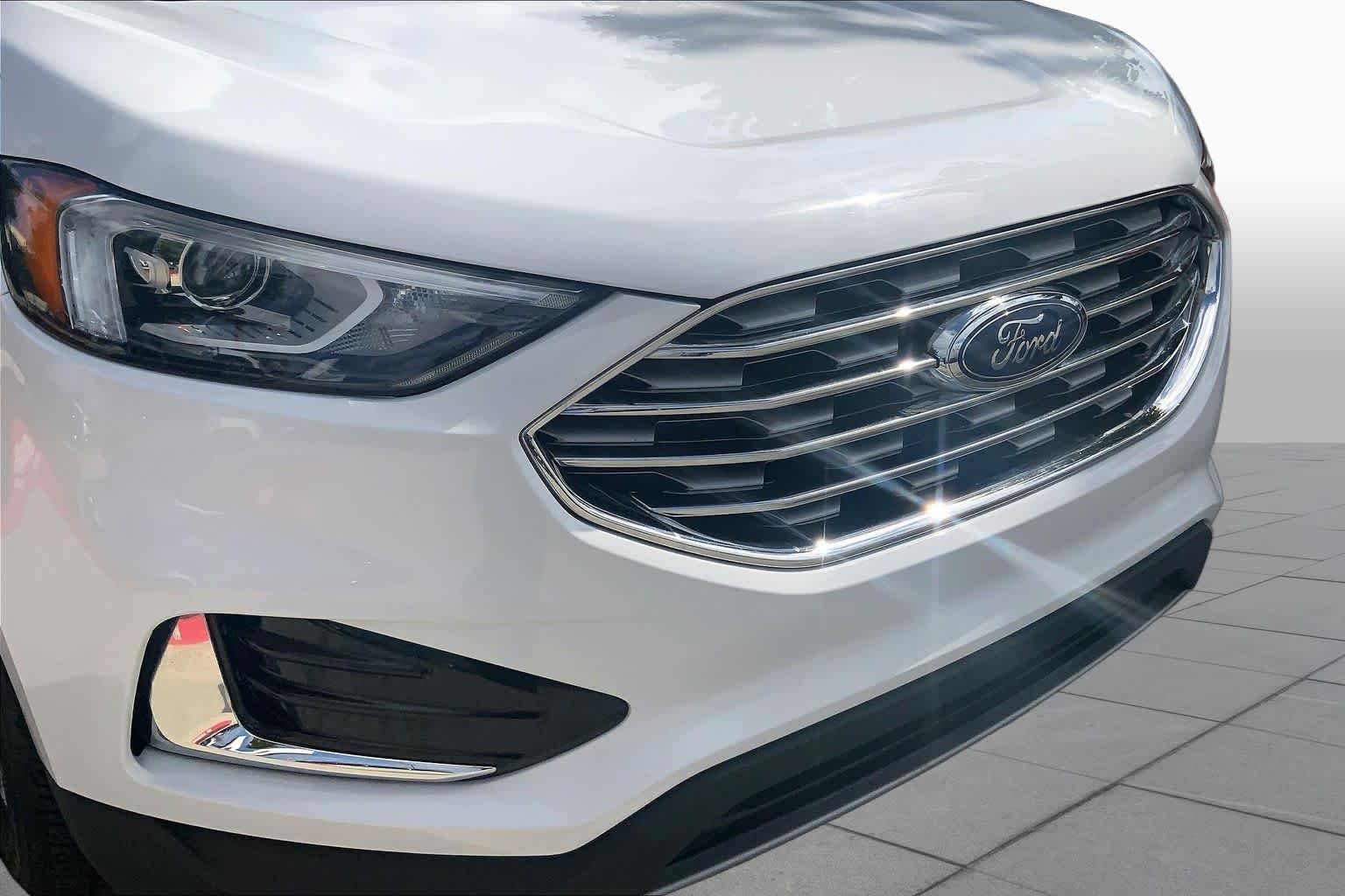 Used 2022 Oxford White Ford SEL image 32