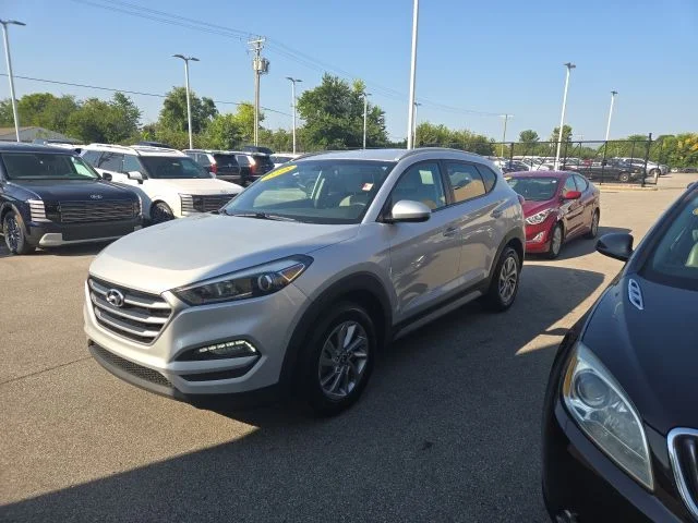 Used 2018 White Hyundai SEL image 2