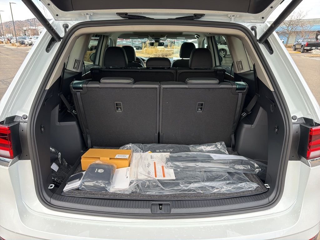 New 2026 Opal White Pearl Volkswagen SE w/Technology image 22