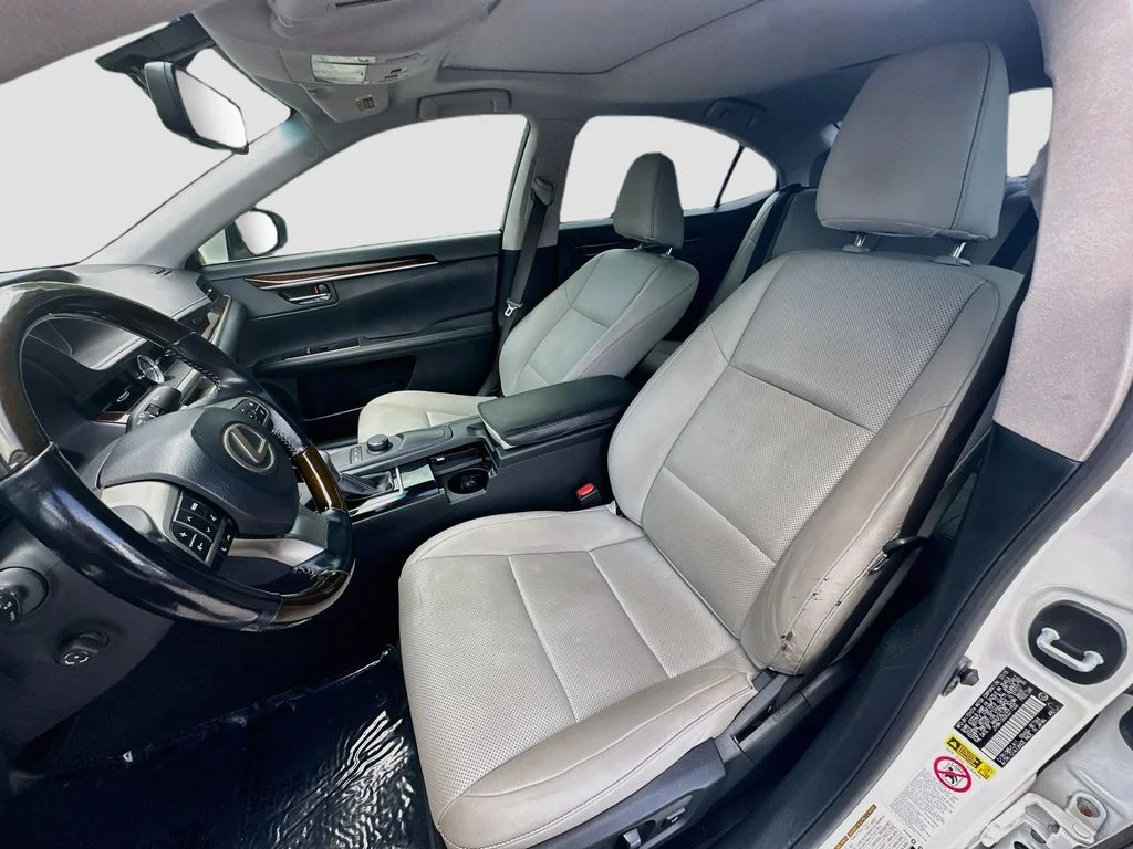 Used 2016 White Lexus 350 image 20