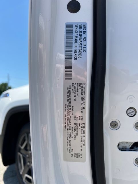 New 2026 Bright White Clear-Coat Exterior Paint Jeep Limited image 31