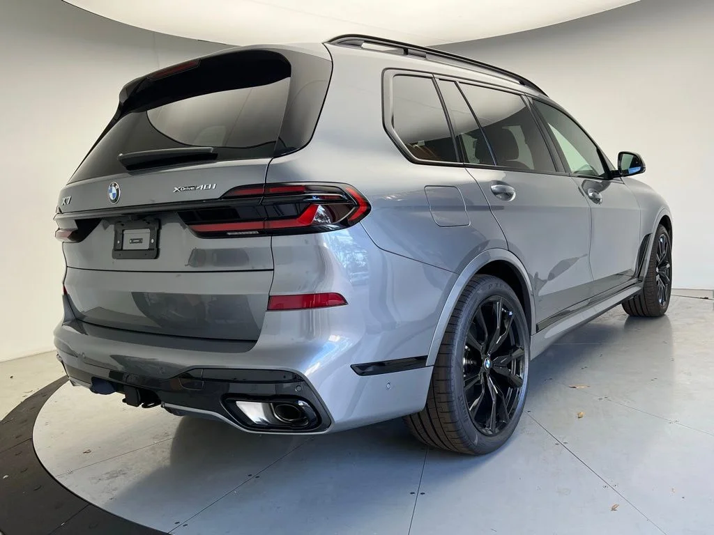 New 2026 Skyscraper Grey Metallic BMW xDrive40i image 3