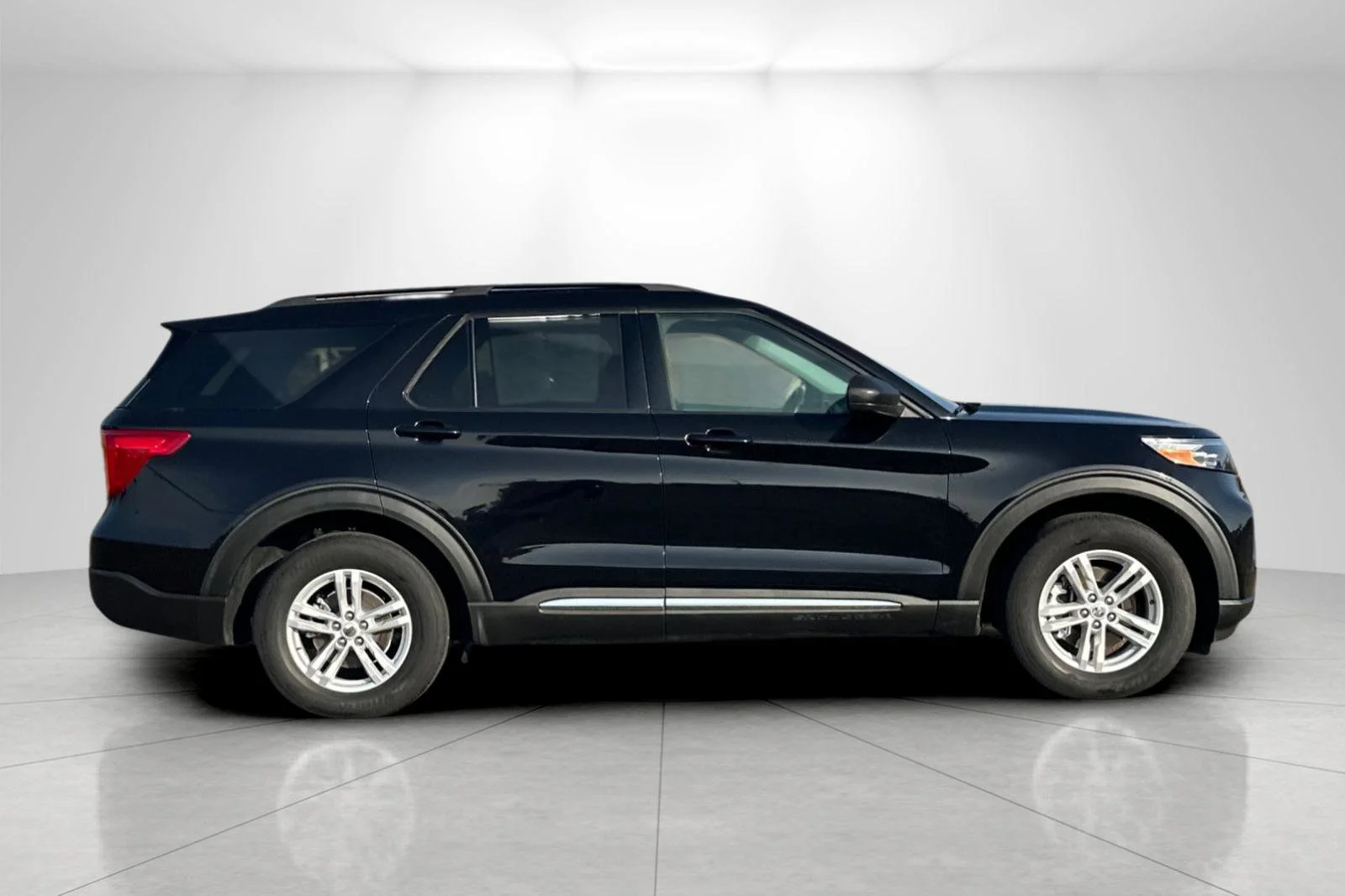 Used 2022 Black Metallic Ford XLT image 2