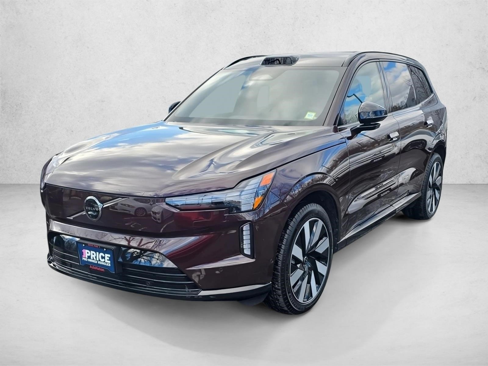 Used 2025 Mulberry Metallic Volvo Ultra image 1