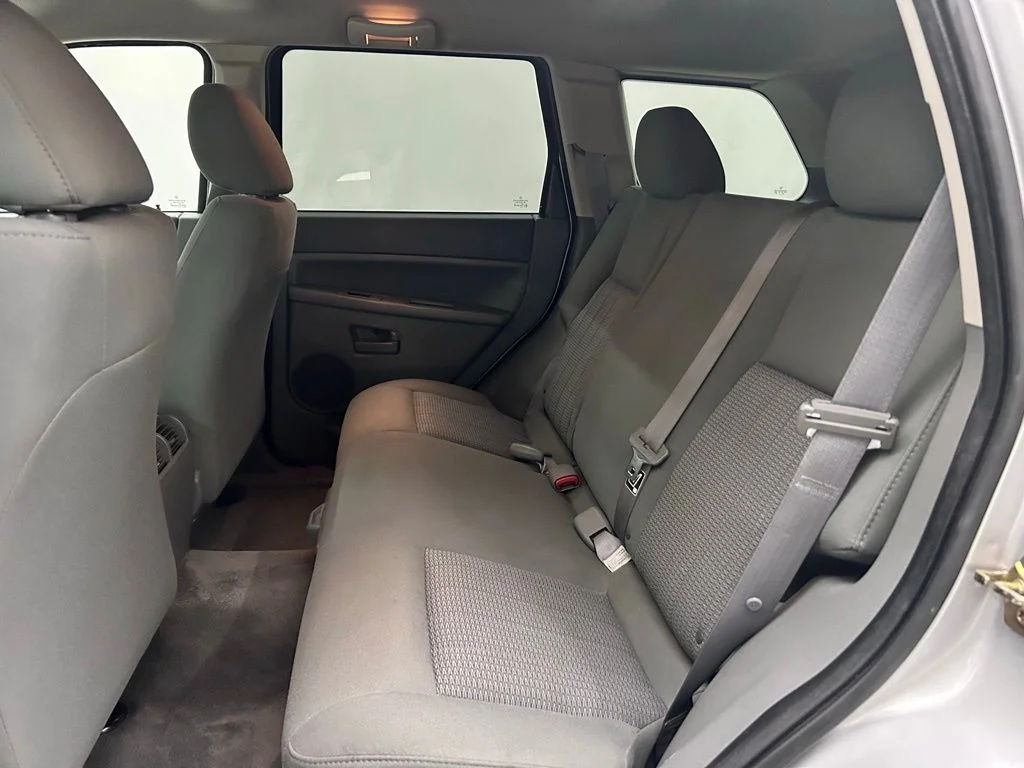 Used 2007 Silver Jeep Laredo image 14