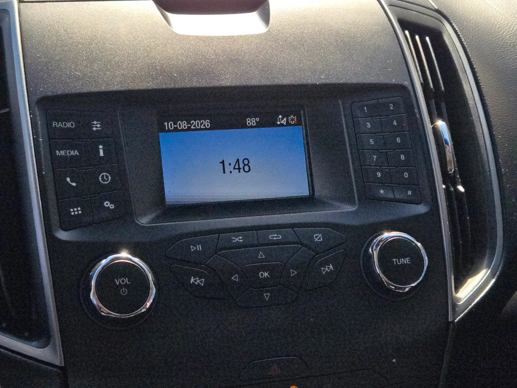 Used 2019 Gray Ford SE image 19