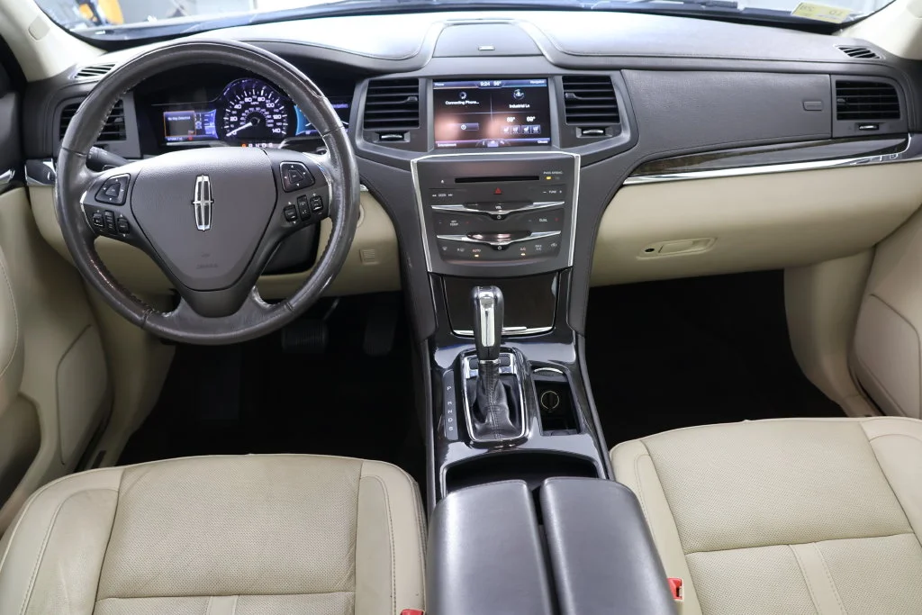 Used 2015 Luxe Lincoln  image 2