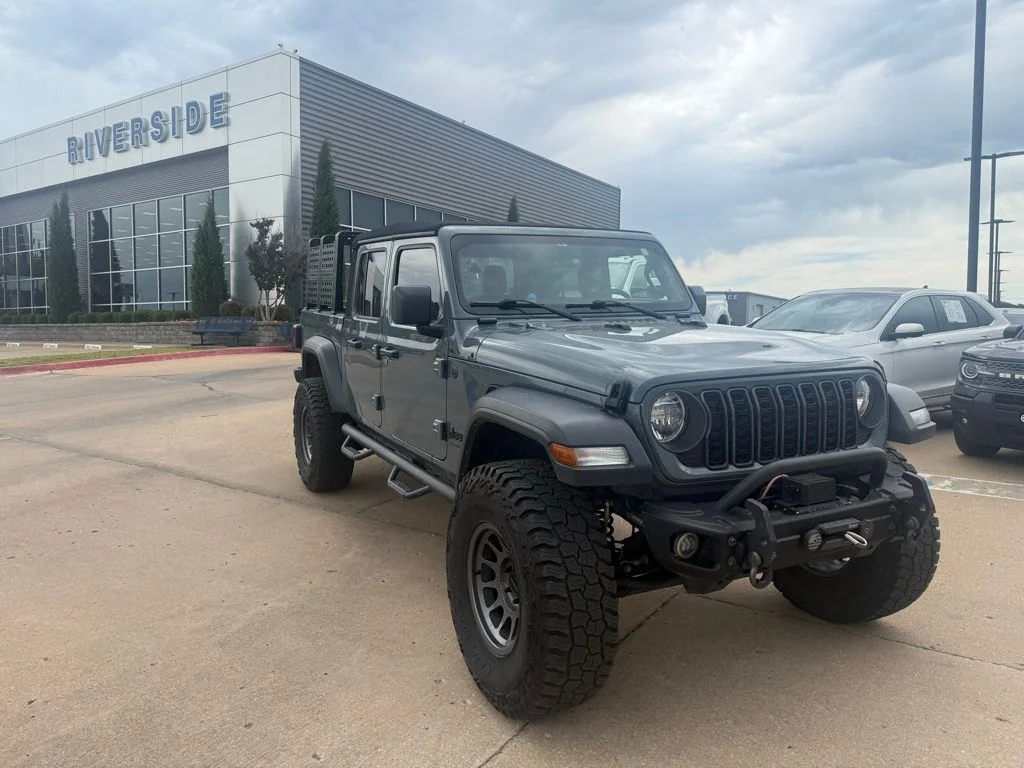2024 Jeep Gladiator Sport's photo