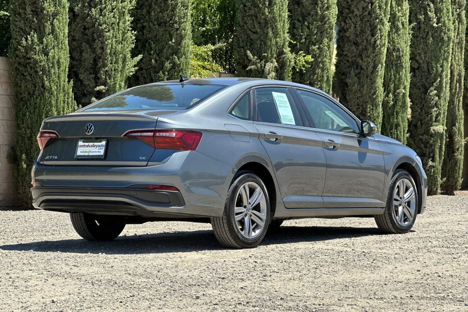 Used 2024 Platinum Gray Metallic Volkswagen SE image 4