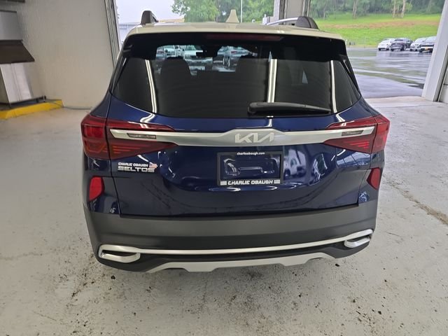 Used 2022  Kia Nightfall image 4