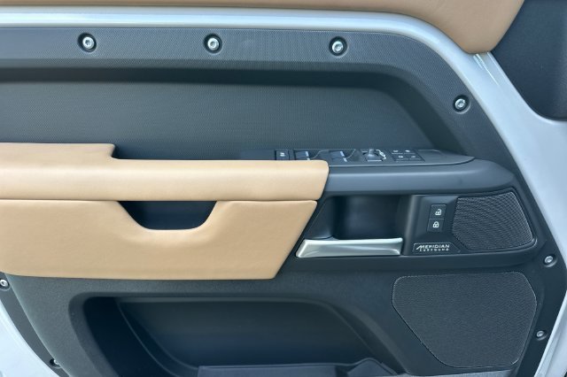 New 2026 Borasco Grey Land Rover X-Dynamic SE image 10