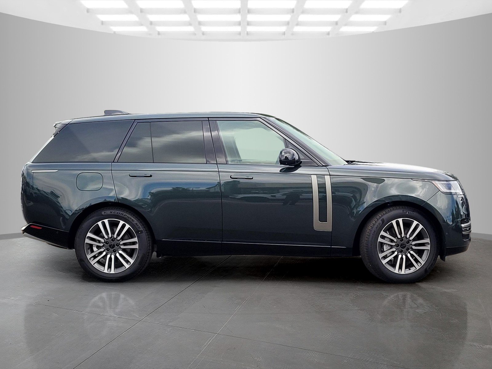 New 2026 Belgravia Green Land Rover SE image 7