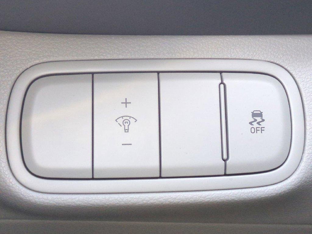 New 2026 Silver Hyundai SEL image 26