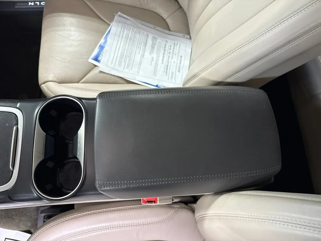 Used 2017 Blue Lincoln Reserve image 16