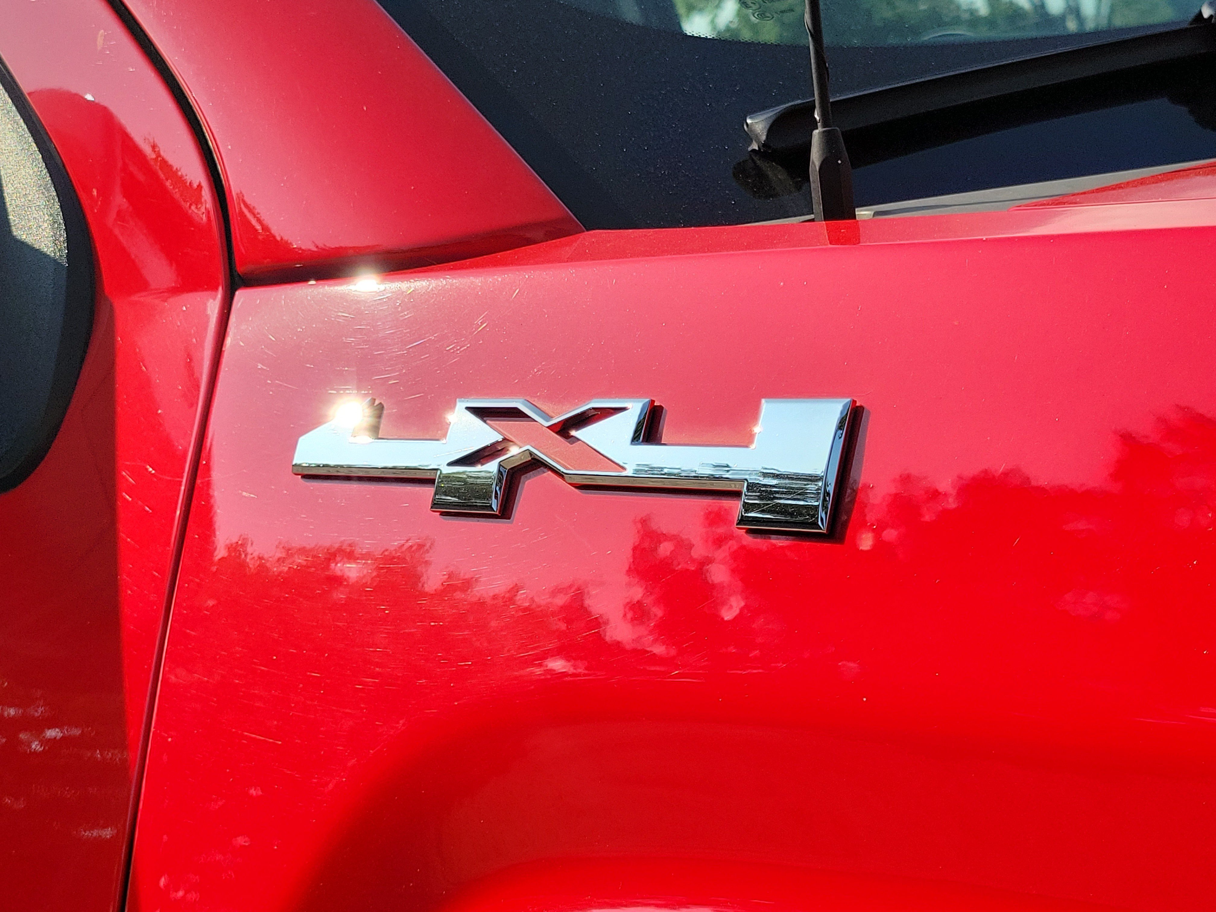Used 2018 Cardinal Red GMC SLT image 6