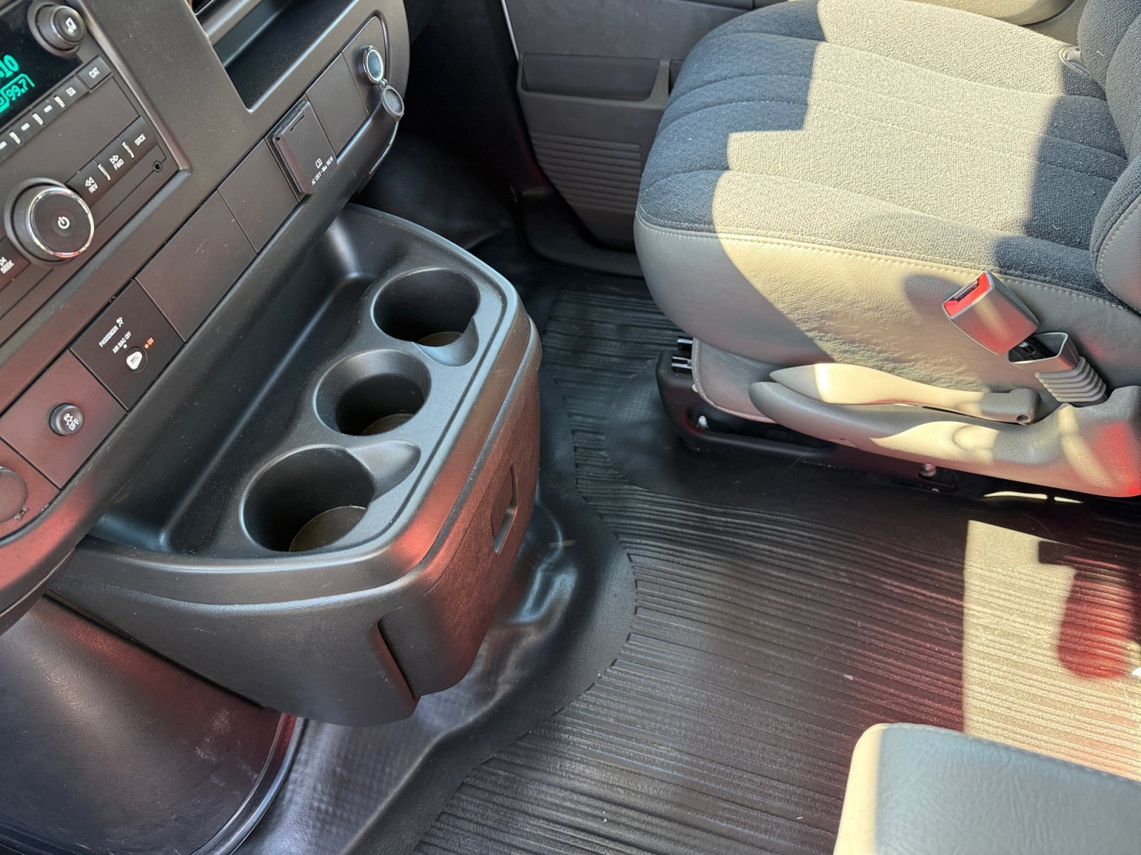 Used 2025 Summit White Chevrolet Work Van image 13