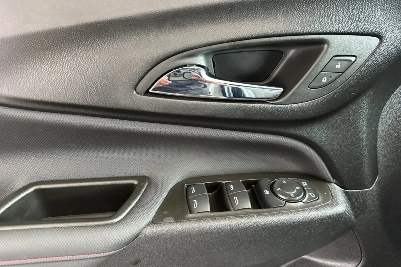 Used 2022 Summit White Chevrolet RS image 10