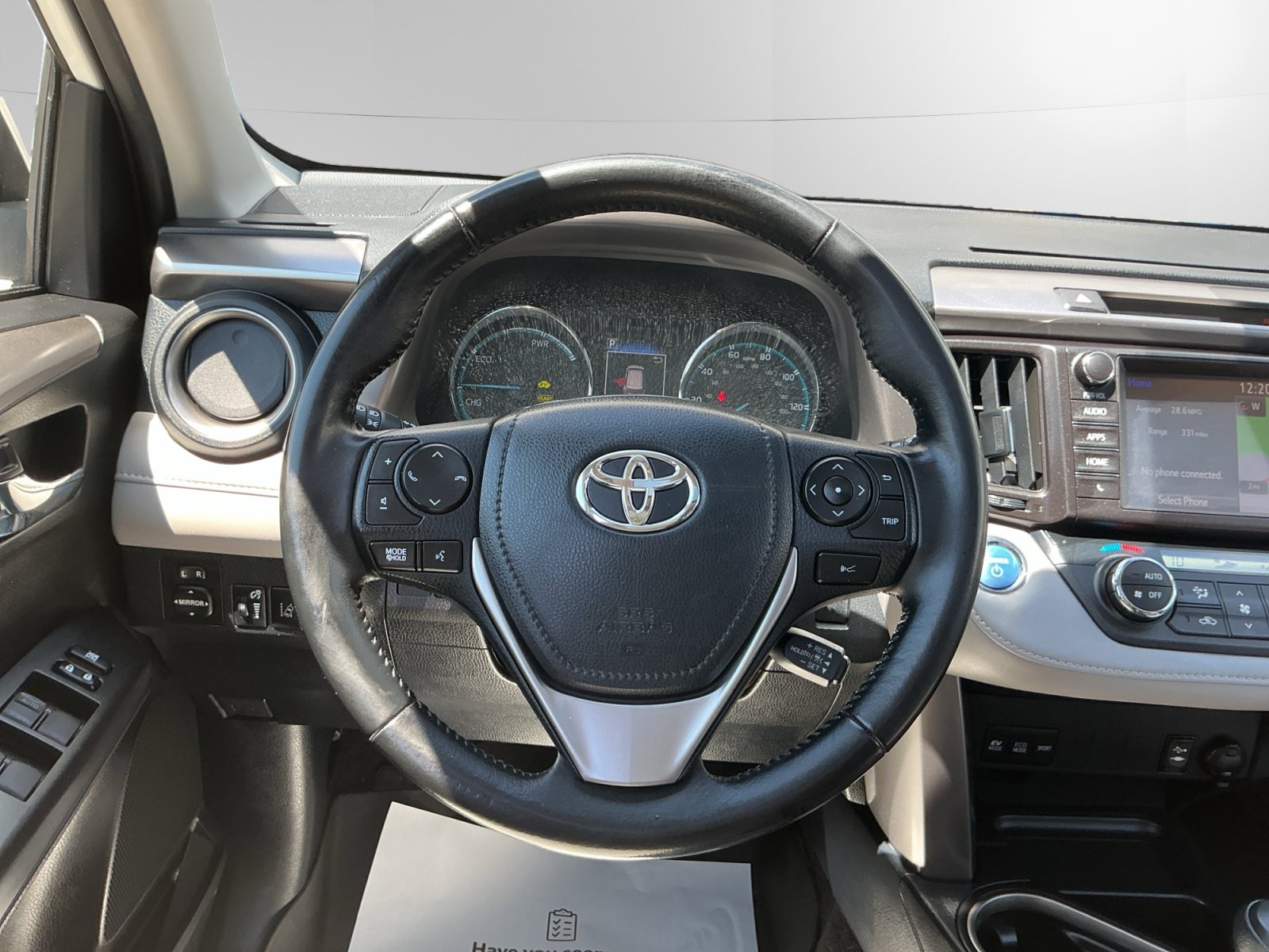 Certified Used 2018 SUPER_WHITE Toyota Hybrid XLE image 12