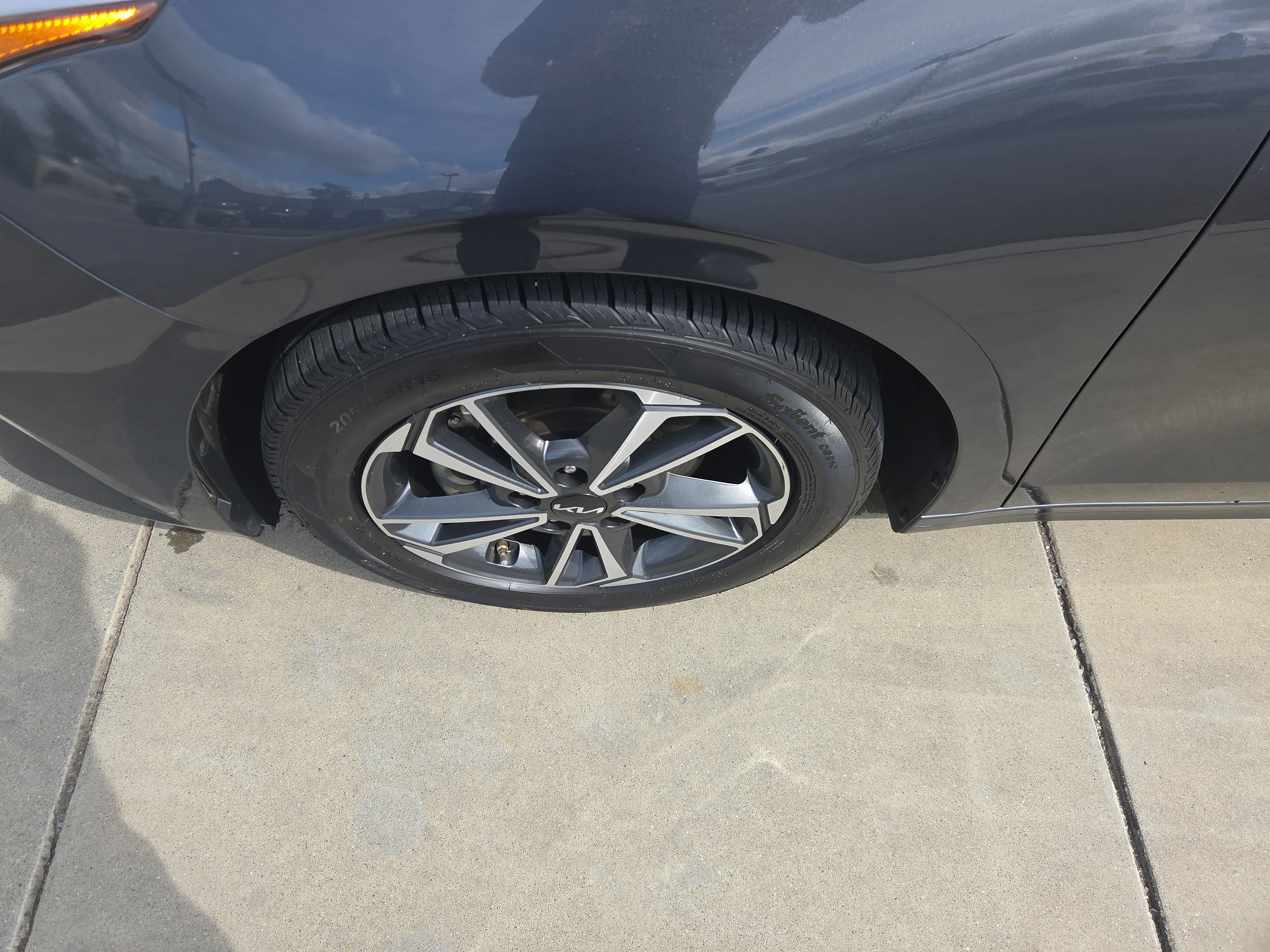 Used 2023 Gravity Gray Kia LXS image 9