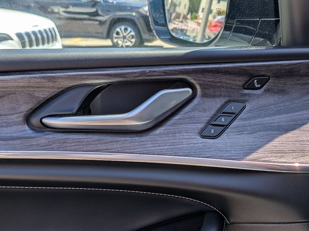 Used 2022 White Jeep Overland image 12