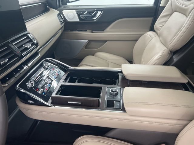 Used 2023 Silver Lincoln Reserve image 18