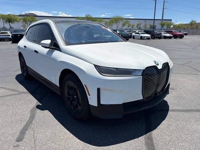 Used 2024 White BMW xDrive50 image 3