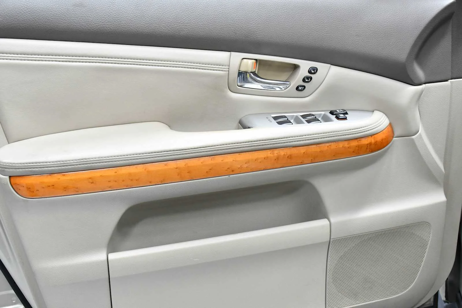 Used 2007 Savannah Metallic Lexus  image 11