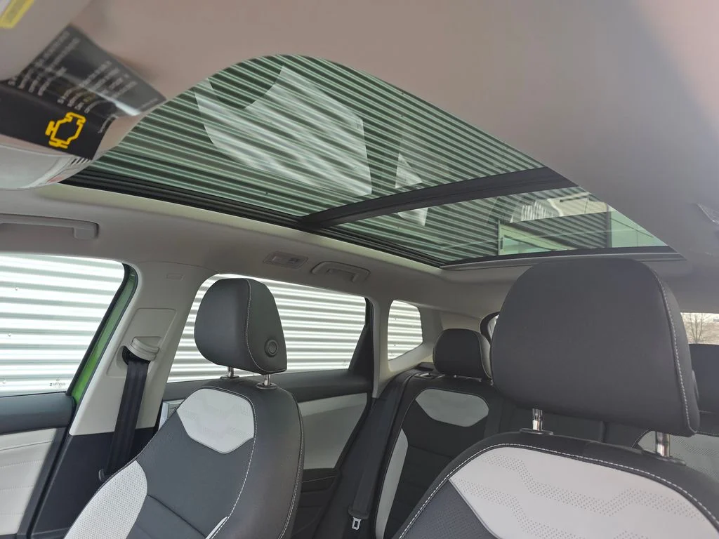 New 2026 Bright Moss Green Metallic Volkswagen 1.5T SEL image 4