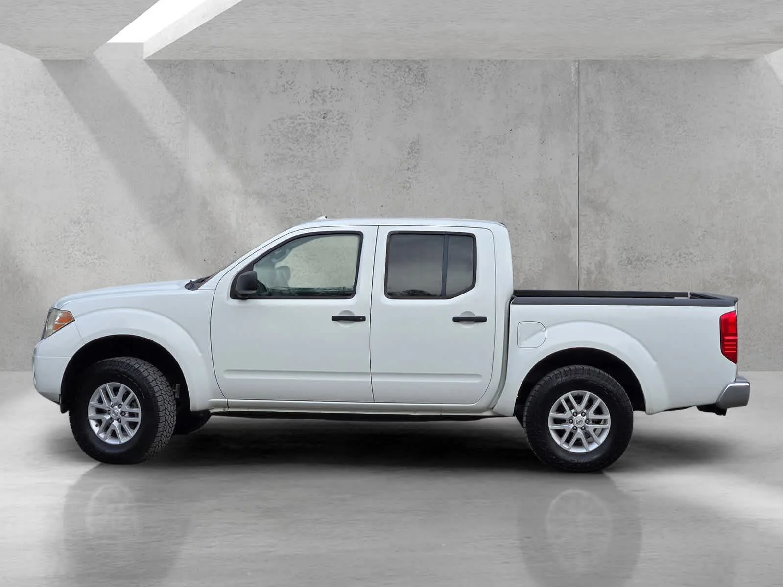 Used 2016  Nissan SV image 7