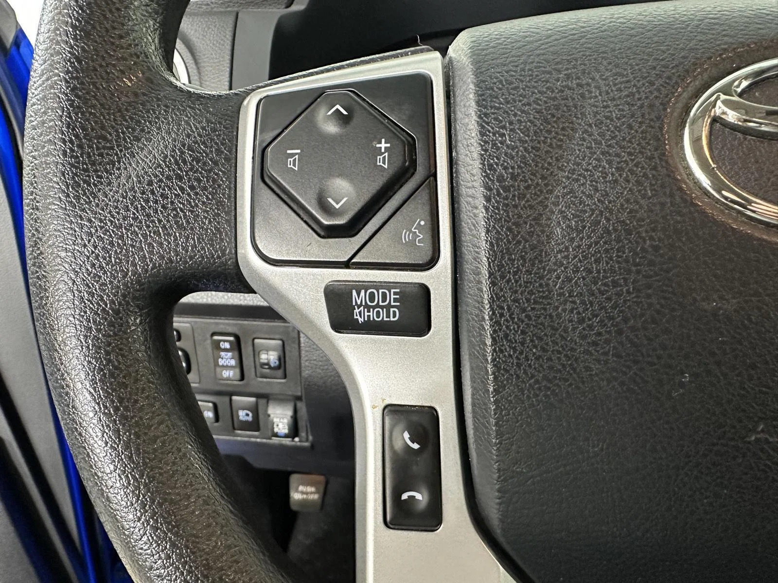 Used 2020 Voodoo Blue Toyota SR5 image 26